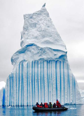 A giant ice berg and survivors